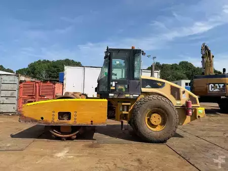 Single drum compactors 2010 Caterpillar CP 76 (1)