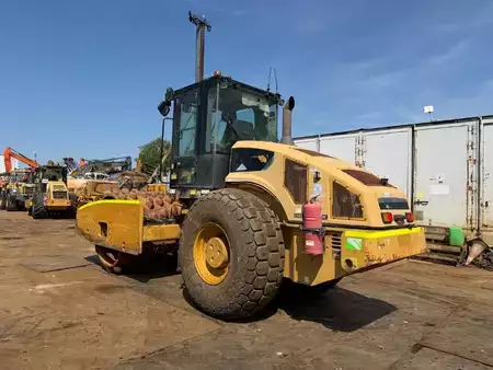 Single drum compactors 2010 Caterpillar CP 76 (3)