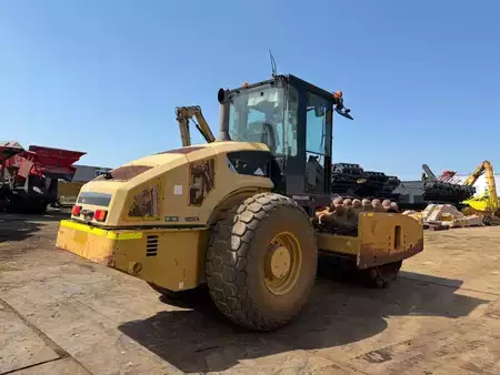 Single drum compactors 2010 Caterpillar CP 76 (5)