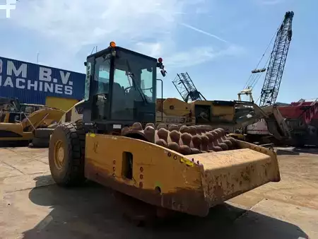 Single drum compactors 2010 Caterpillar CP 76 (7)