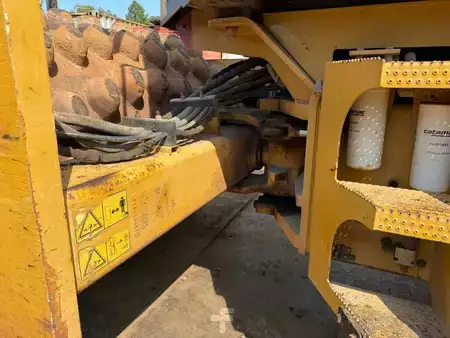 Single drum compactors 2010 Caterpillar CP 76 (9)