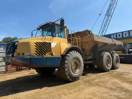 Knickgelenkte Muldenkipper/Dumper 2003 Volvo A 40 D (1)