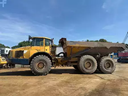 Knickgelenkte Muldenkipper/Dumper 2003 Volvo A 40 D (2)
