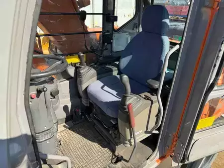 Escavatori gommati 2006 Hitachi ZX 130 W (12)