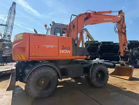 Escavatori gommati 2006 Hitachi ZX 130 W (6)