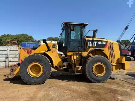 Ładowarki kołowe 2015 Caterpillar 950 M (1)