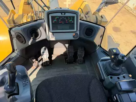 Ładowarki kołowe 2015 Caterpillar 950 M (16)