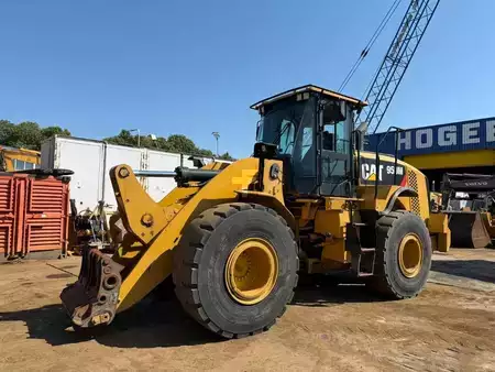 Ładowarki kołowe 2015 Caterpillar 950 M (2)