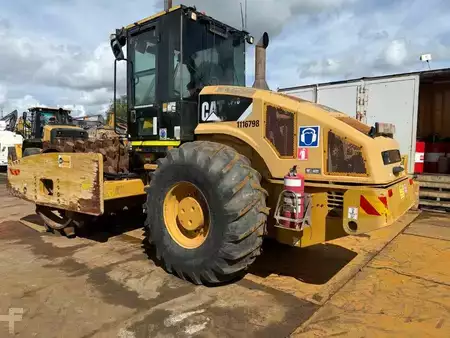 Single drum compactors 2012 Caterpillar CP 76 (3)