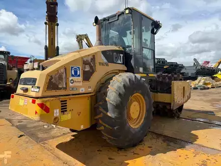 Single drum compactors 2012 Caterpillar CP 76 (4)