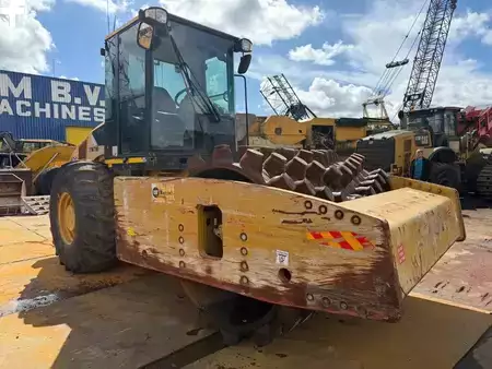 Single drum compactors 2012 Caterpillar CP 76 (5)