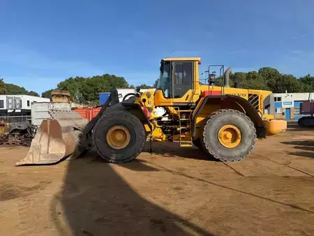 Kolové nakladače 2008 Volvo L 220 F (1)