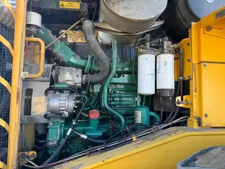 Kolové nakladače 2008 Volvo L 220 F (13)