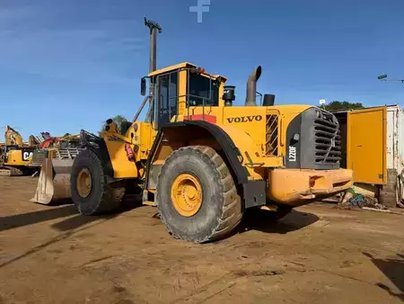 Kolové nakladače 2008 Volvo L 220 F (3)