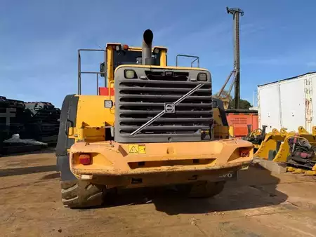 Kolové nakladače 2008 Volvo L 220 F (4)