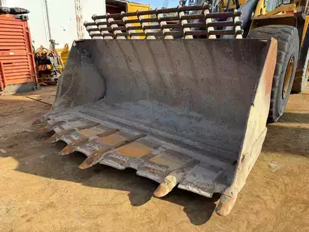 Kolové nakladače 2008 Volvo L 220 F (9)