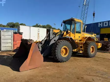 Kolové nakladače 2002 Volvo L 120 E (2)