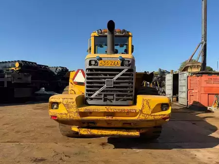 Kolové nakladače 2002 Volvo L 120 E (4)
