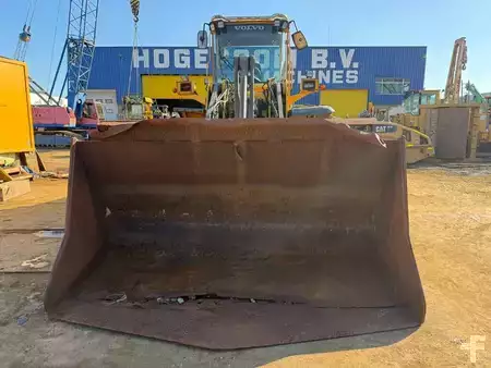Kolové nakladače 2002 Volvo L 120 E (8)
