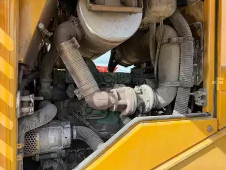 Kolové nakladače 2006 Volvo L 90 E (12)