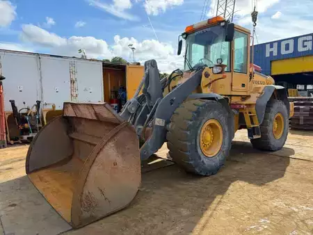 Kolové nakladače 2006 Volvo L 90 E (2)