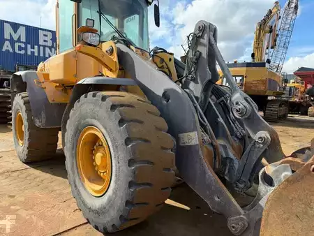 Kolové nakladače 2006 Volvo L 90 E (7)