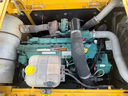 Korečková rýpadla 2014 Volvo EC 300 D L (17)