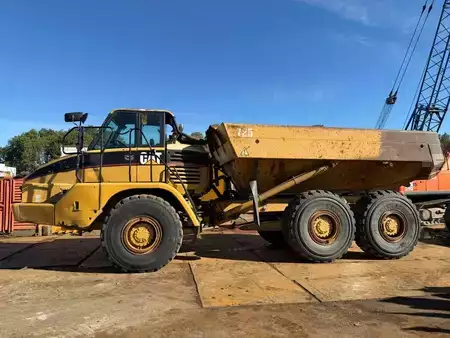 Artikulerte dumpere 2003 Caterpillar 725 (1)