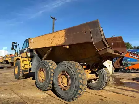 Artikulerte dumpere 2003 Caterpillar 725 (3)