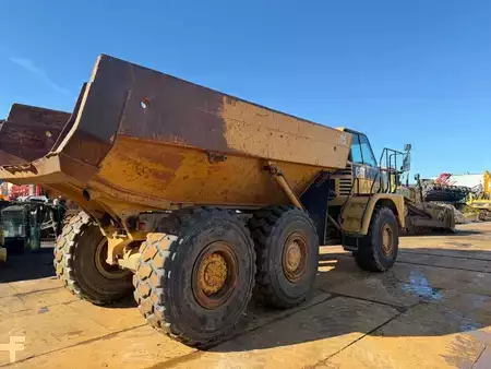 Artikulerte dumpere 2003 Caterpillar 725 (5)