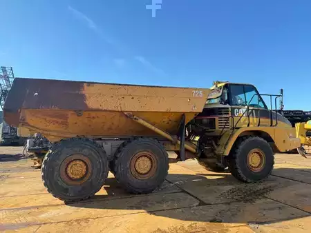 Artikulerte dumpere 2003 Caterpillar 725 (6)
