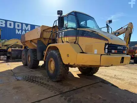 Artikulerte dumpere 2003 Caterpillar 725 (7)