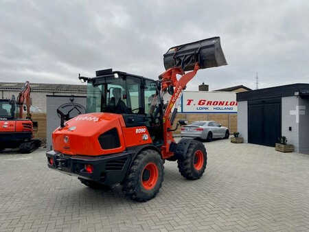Ładowarki kołowe 2021 Kubota R 090 (10)