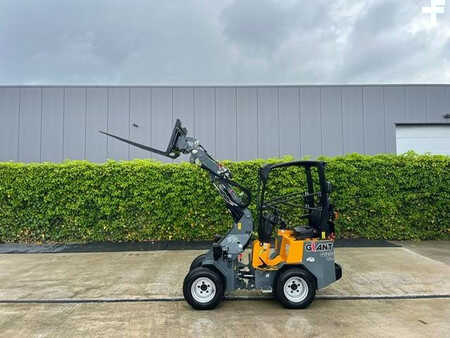 Ładowarki kołowe 2021 Kubota R 090 (21)