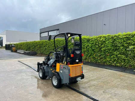Ładowarki kołowe 2021 Kubota R 090 (23)