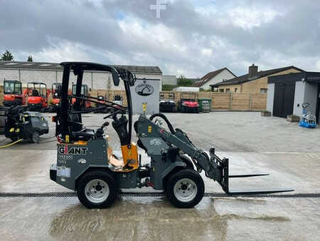 Ładowarki kołowe 2021 Kubota R 090 (25)