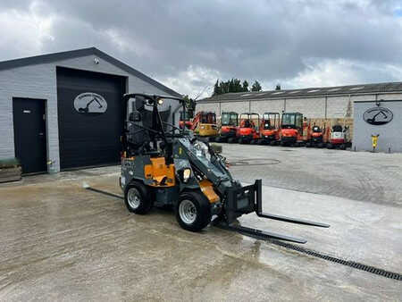 Ładowarki kołowe 2021 Kubota R 090 (26)