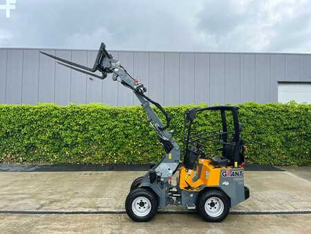 Ładowarki kołowe 2021 Kubota R 090 (30)
