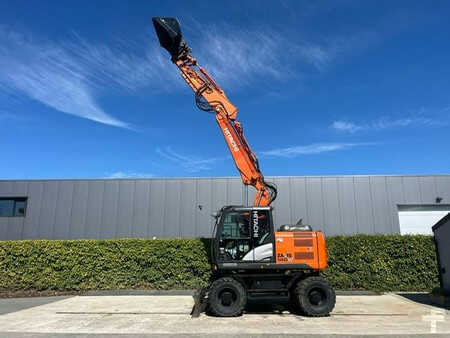 Mobilní bagry 2015 Hitachi 140W-5B (8)