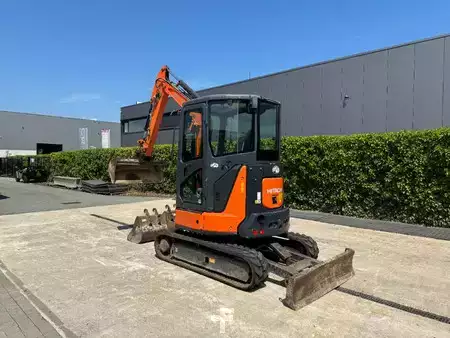 Mini excavators 2016 Hitachi ZX33U-5A CLR (3)
