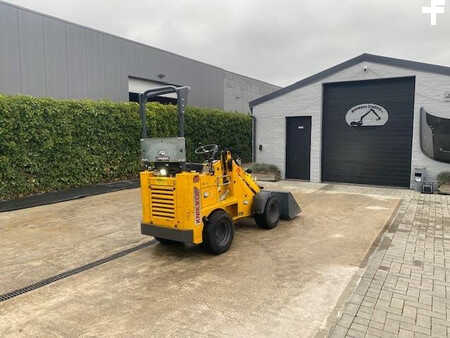 Kolové nakladače 2024 Knikmops KM 80 (21)