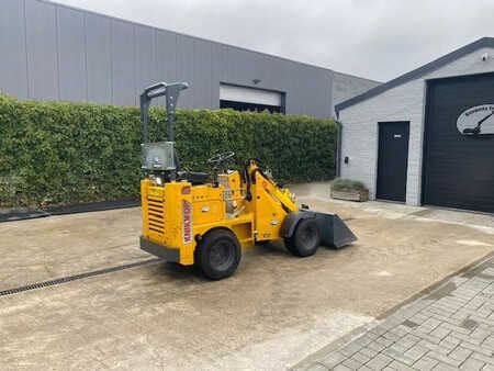 Kolové nakladače 2024 Knikmops KM 80 (26)