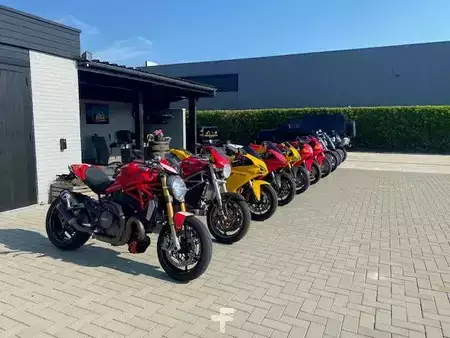 Rupsgraafmachines 2015 Ducati Monster 1200S (1)