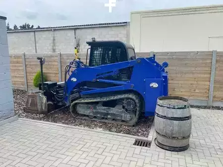 Kolové nakladače 2013 Takeuchi TL10 (40)