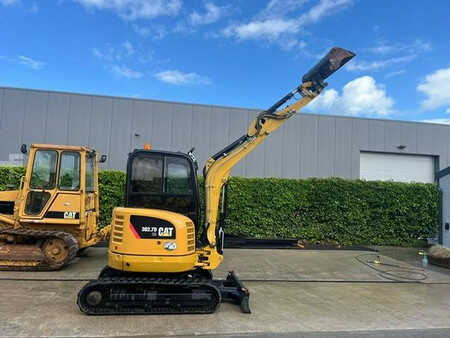 Minibagry 2018 Caterpillar 302.7 D CR (1)