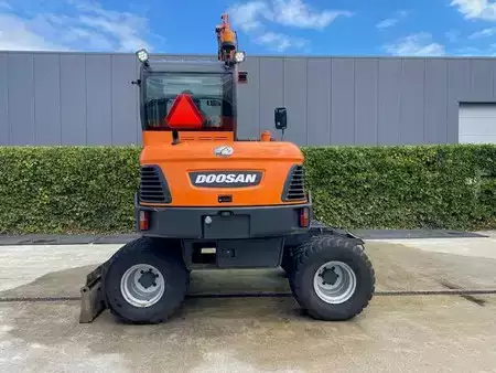Mobil gravemaskin 2015 Doosan DX 55 W (7)