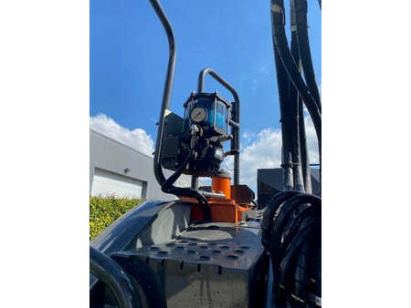 Lánctalpas kotrógép 2020 Hitachi 135US-6 (17)