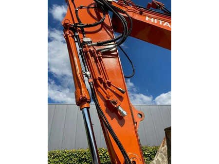 Lánctalpas kotrógép 2020 Hitachi 135US-6 (20)