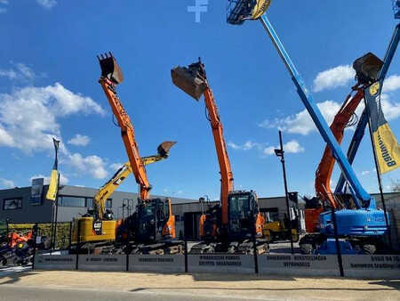 Lánctalpas kotrógép 2020 Hitachi 135US-6 (24)
