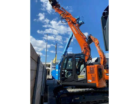 Lánctalpas kotrógép 2020 Hitachi 135US-6 (26)